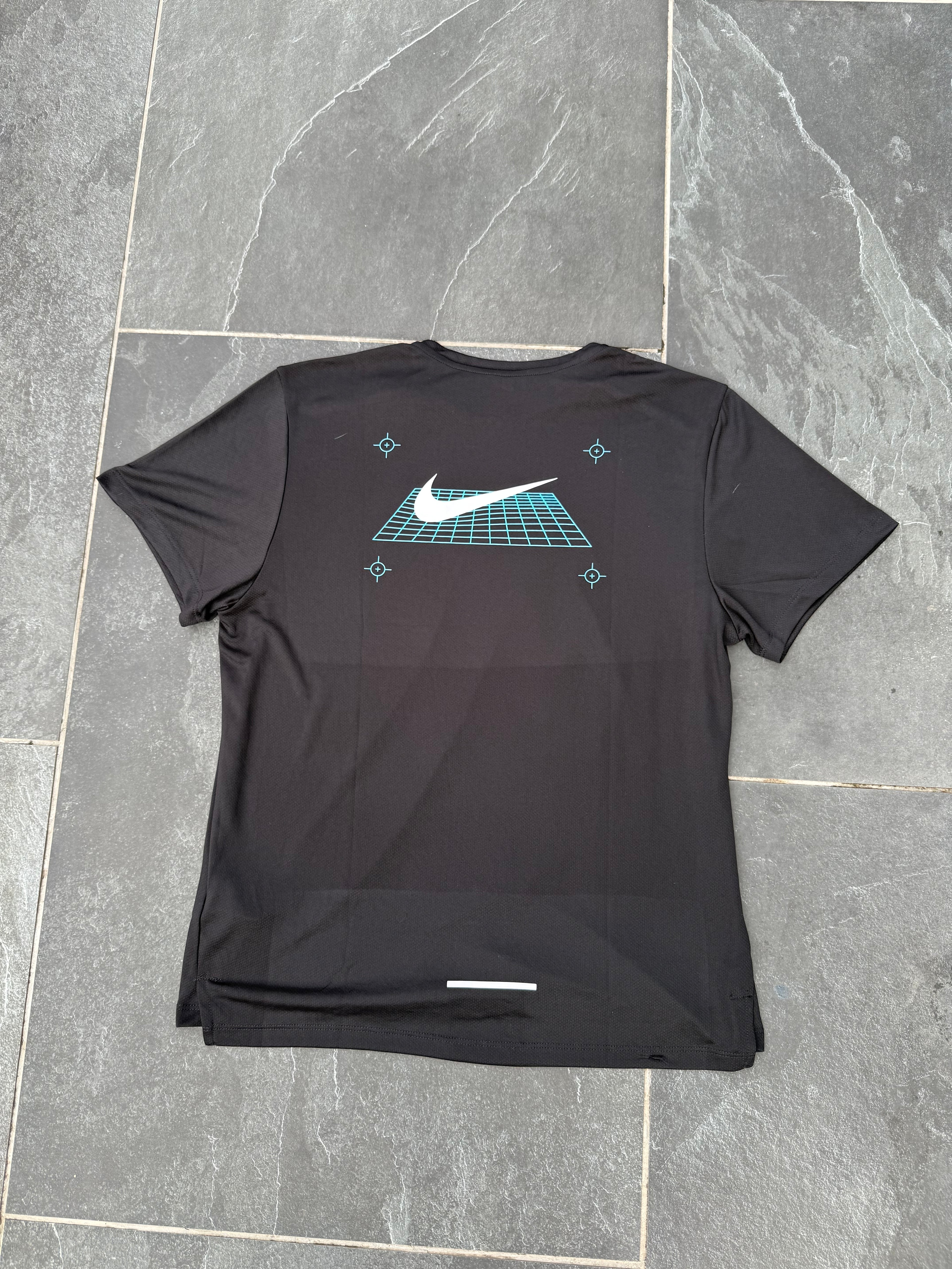 NIKE MILER-GRAPHIC