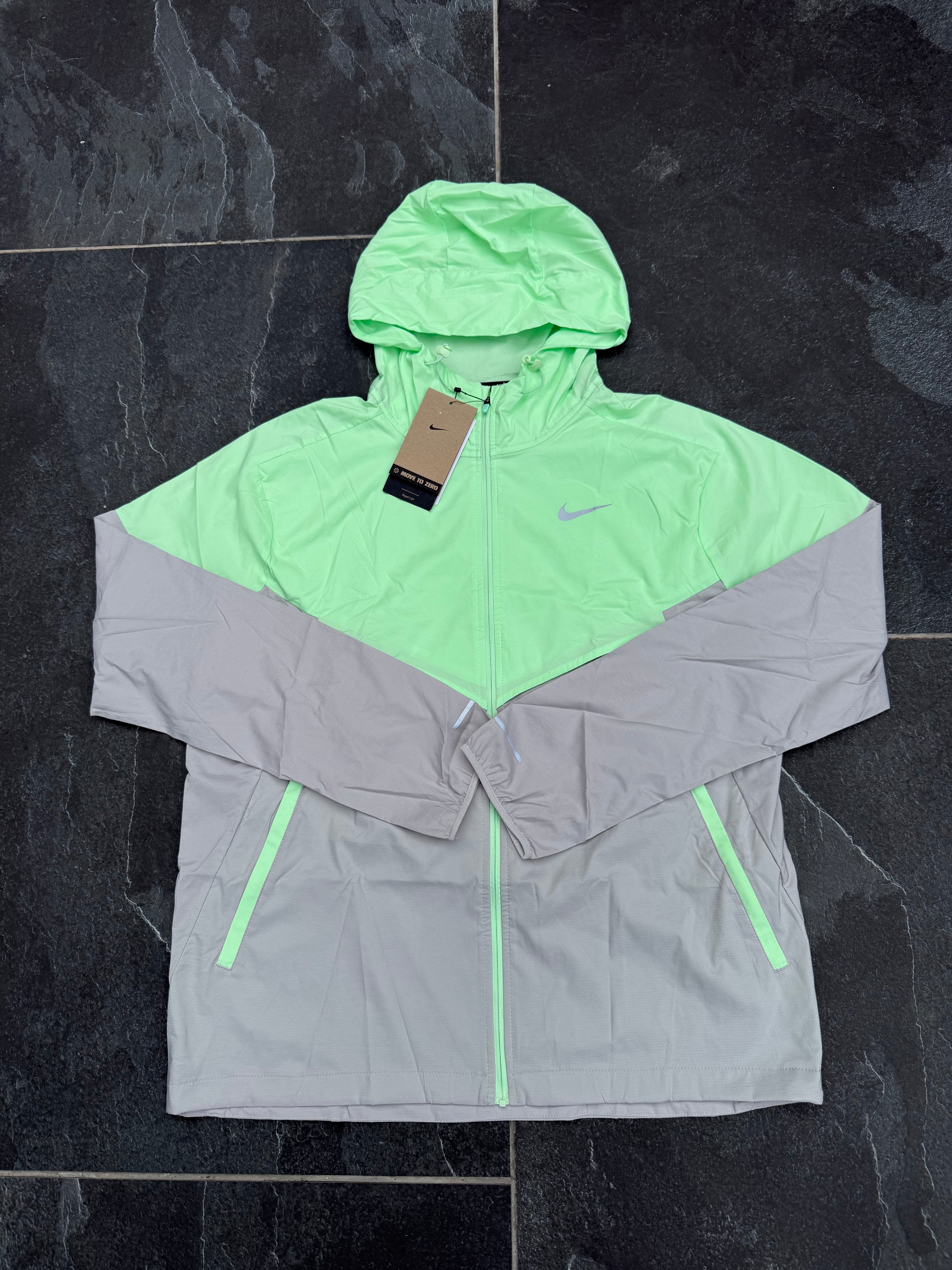 NIKE PACKABLE WINDBREAKER- VAPOUR GREEN