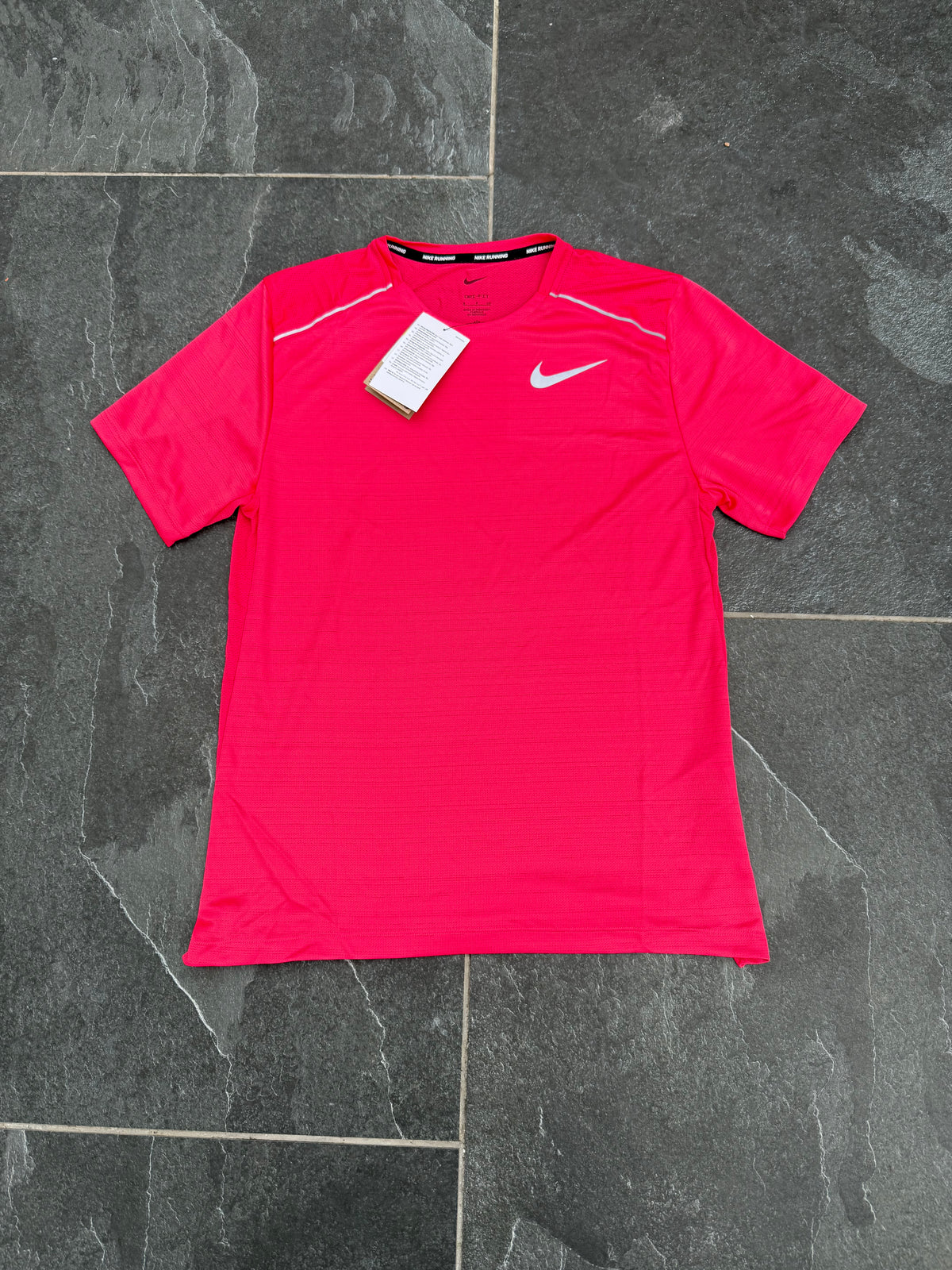 NIKE MILER T SHIRT - HOT PINK