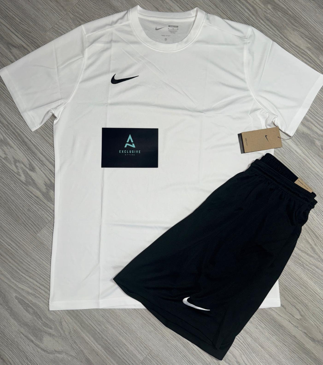 NIKE DRI FIT WHITE/BLACK SET - T SHIRT / SHORTS